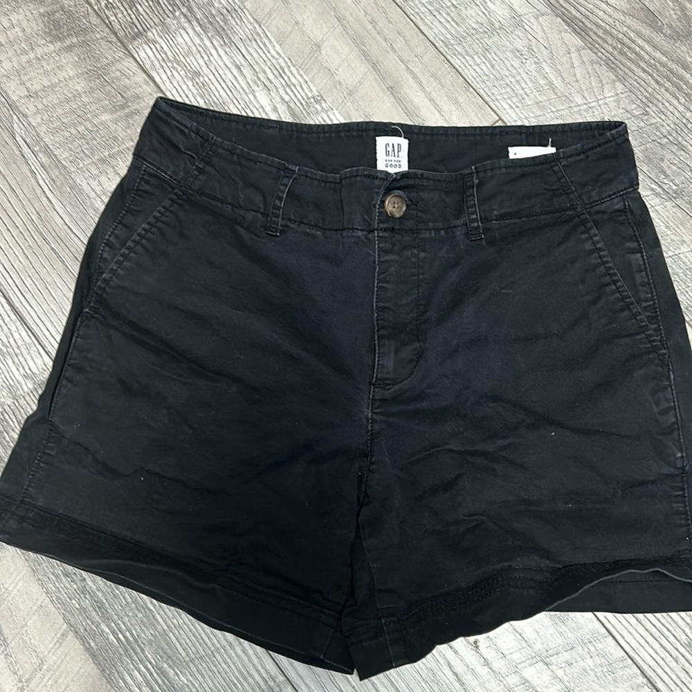 GAP: 5” Short Black Shorts